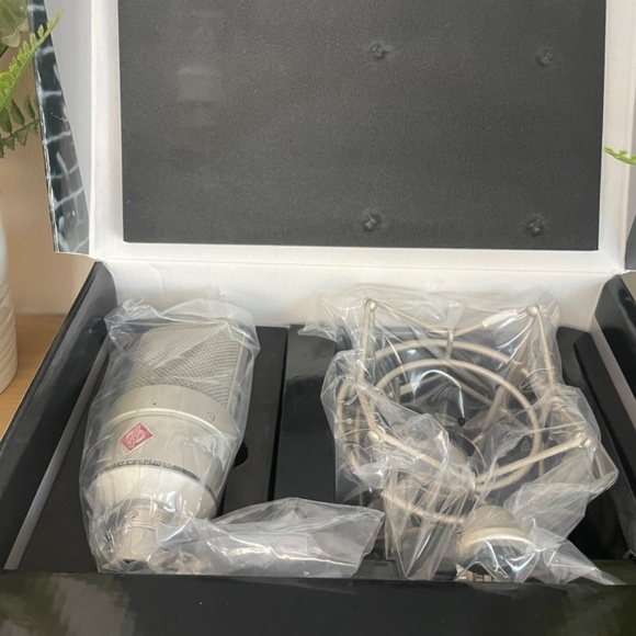 Neumann TLM 103 Large-Diaphragm Condenser Microphone – Studio Set (Nickel) - Picture 5 of 5